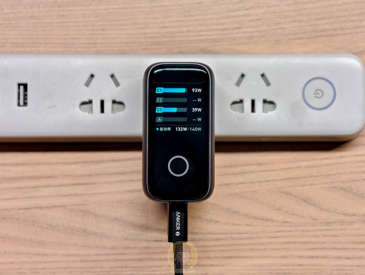 自帶螢幕顯示充電資訊的多孔 USB 充電器 ！Anker Zolo 第五代140W 3C1A Gan 氮化鎵充電器開箱實測  